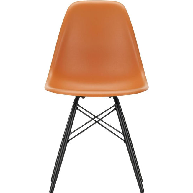 Photo of Eames Plastic Chair Dsw - 43 Rusty Orange - Black Maple - Matstolar - Charles & Ray Eames - Orange - Metall/trä/plast