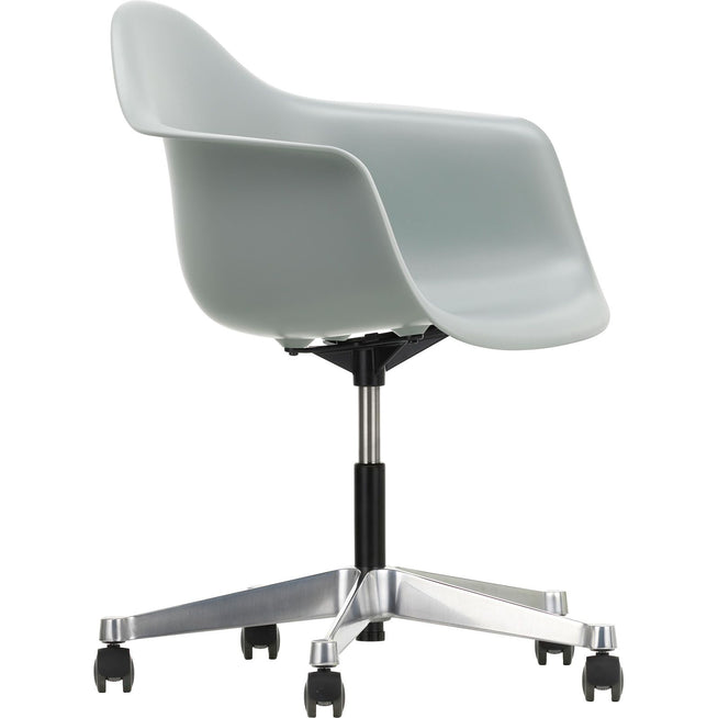 Photo of Eames Plastic Armchair Pacc - 24 Light Grey - Castors Soft - Skrivbordsstolar - Charles & Ray Eames - Grå