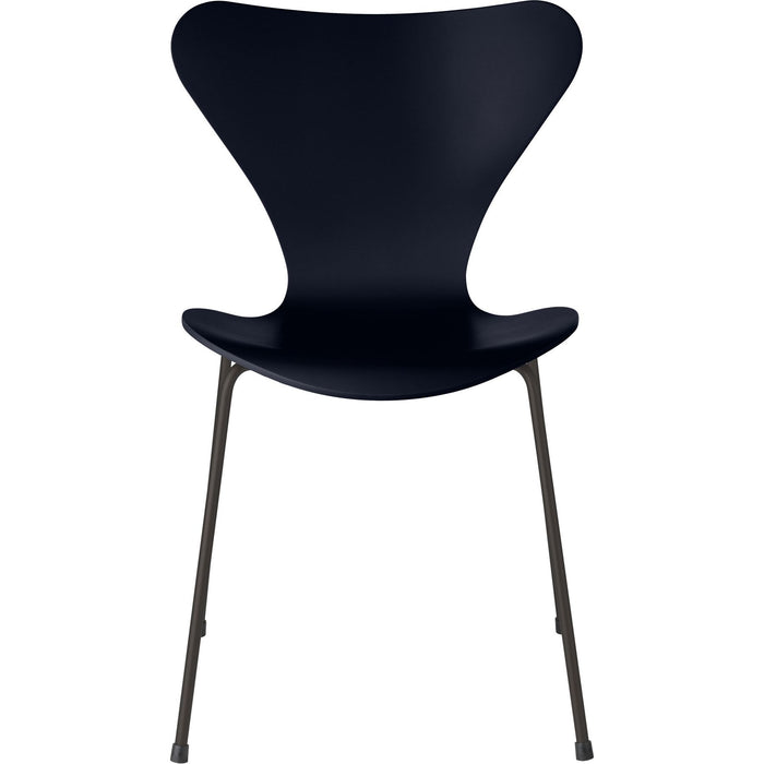 Photo of 3107 Seven, Coloured Ash, Venetian Red, Underframe Warm Graphite - Dining chairs - Arne Jacobsen - Red - Metal/wood