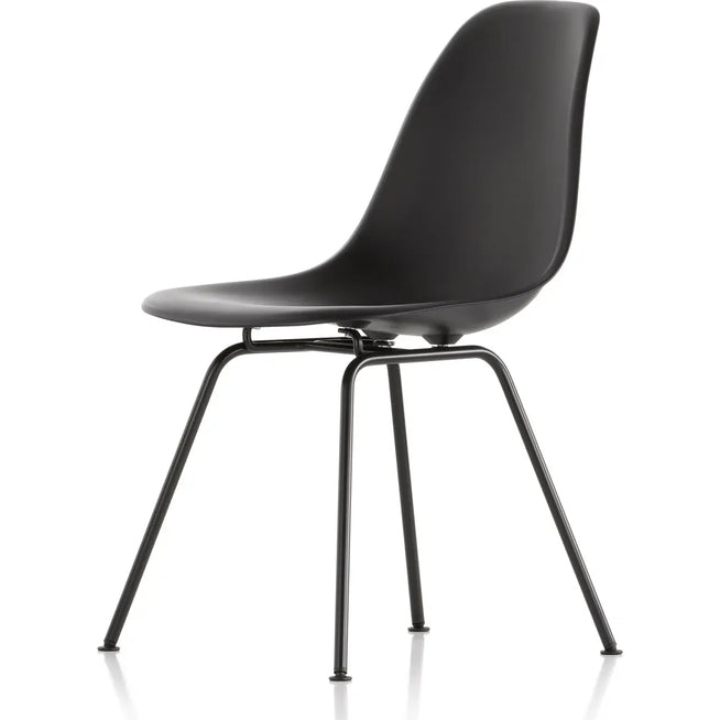 Photo of Eames Plastic Chair Dsx - 12 Deep Black - Basic Dark Base - Matstolar - Charles & Ray Eames - Svart - Metall/plast