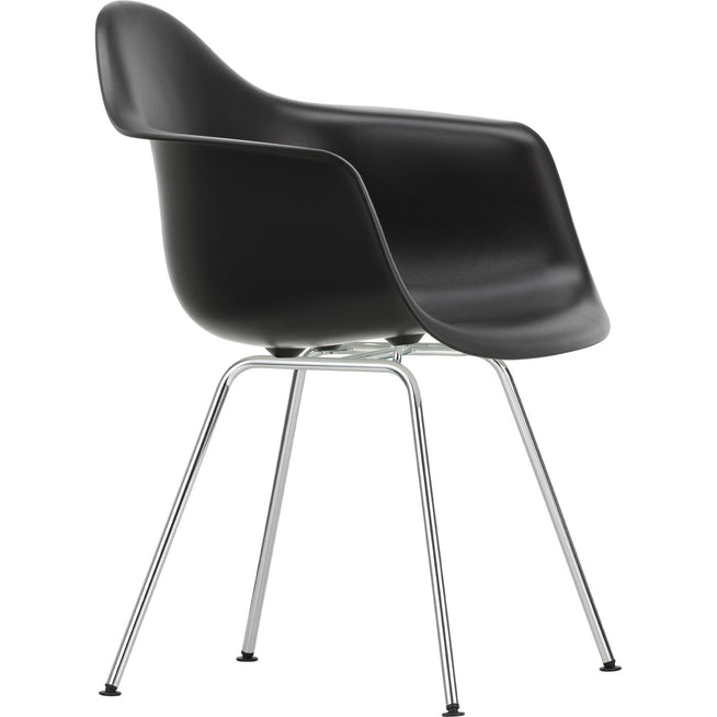 Photo of Eames Plastic Armchair Dax - 12 Deep Black - Chrome Base - Matstolar - Charles & Ray Eames - Svart - Metall/plast