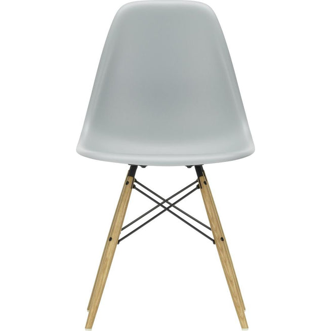 Photo of Eames Plastic Chair Dsw - 24 Light Grey - Ash Honey Tone - Matstolar - Charles & Ray Eames - Grå - Metall/trä/plast