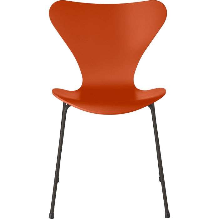Photo of 3107 Seven, Coloured Ash, Venetian Red, Underframe Warm Graphite - Dining chairs - Arne Jacobsen - Red - Metal/wood