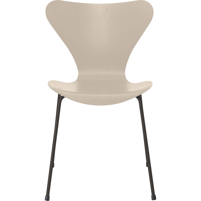 Photo of 3107 Seven, Coloured Ash, Venetian Red, Underframe Warm Graphite - Dining chairs - Arne Jacobsen - Red - Metal/wood