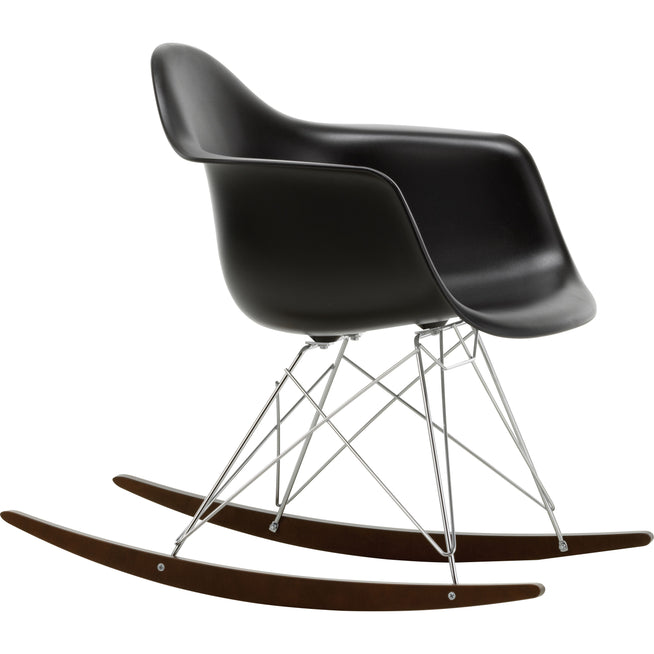 Photo of Eames Plastic Armchair Rar - 12 Deep Black - Chrome Base - Dark Maple - Matstolar - Charles & Ray Eames - Svart - Metall/trä/plast