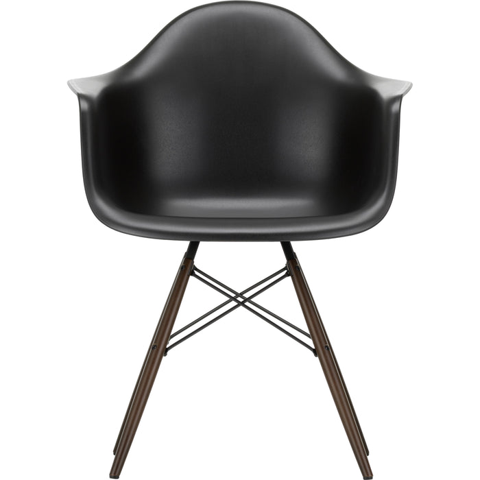 Eames Plastic Armchair Daw - 12 Deep Black - Dark Maple - Matstolar - Charles & Ray Eames - Svart - Metall/trä/plast