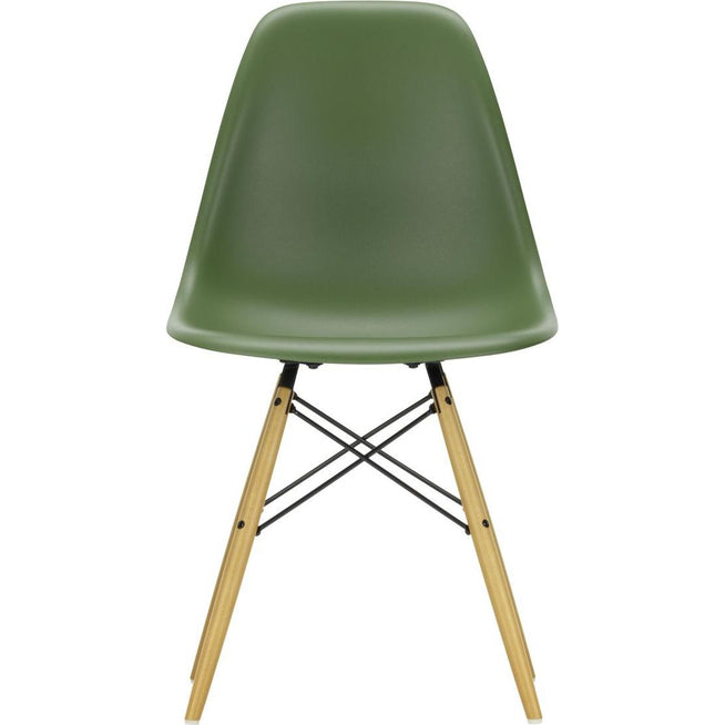 Photo of Eames Plastic Chair Dsw - 48 Forest - Golden Maple - Matstolar - Charles & Ray Eames - Grön - Metall/trä/plast