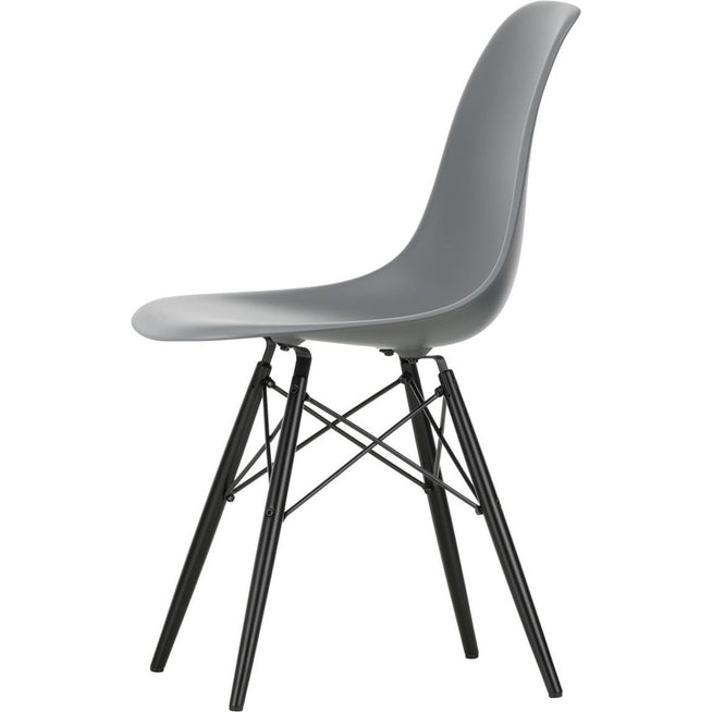Photo of Eames Plastic Chair Dsw - 56 Granite Grey/black Maple - Matstolar - Charles & Ray Eames - Grå - Metall/trä/plast