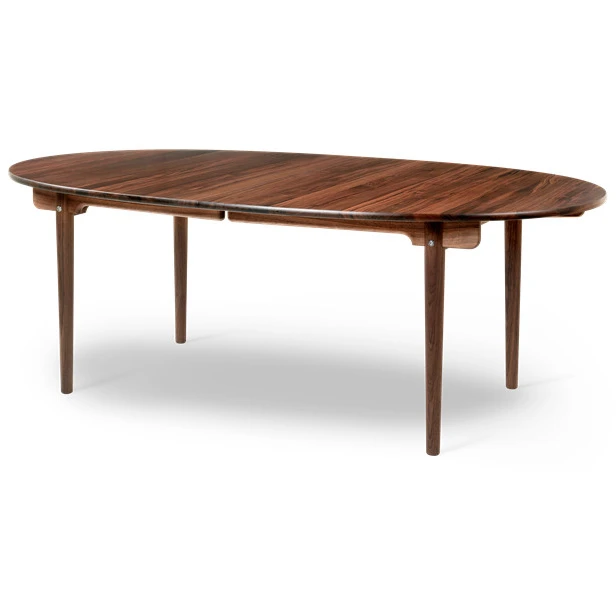 Photo of Ch338 dining table from Carl Hansen & Søn (walnut, lacquer, extension for 4 plates incl. 4 wooden support legs in black)