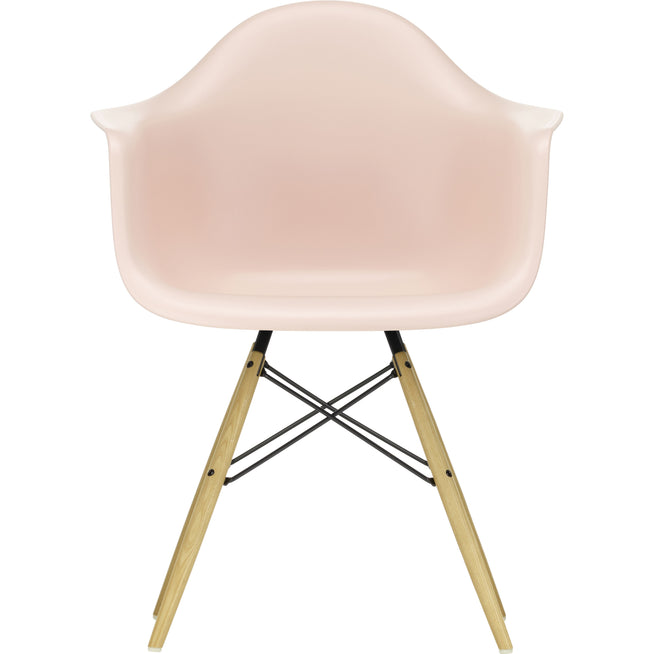 Photo of Eames Plastic Armchair Daw - 41 Pale Rose - Ash Honey Tone - Matstolar - Charles & Ray Eames - Rosa - Metall/trä/plast
