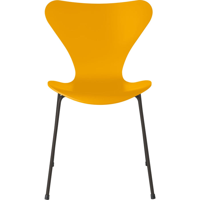 Photo of 3107 Seven, Coloured Ash, Venetian Red, Underframe Warm Graphite - Dining chairs - Arne Jacobsen - Red - Metal/wood