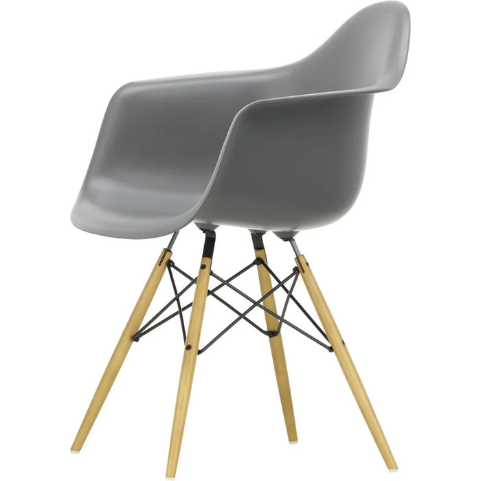 Eames Plastic Armchair Daw - 56 Granite Grey - Golden Maple - Matstolar - Charles & Ray Eames - Grå - Metall/trä/plast