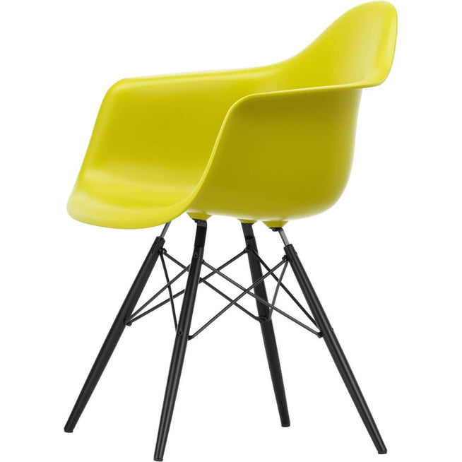 Photo of Eames Plastic Armchair Daw - 34 Mustard - Black Maple - Matstolar - Charles & Ray Eames - Gul - Metall/trä/plast