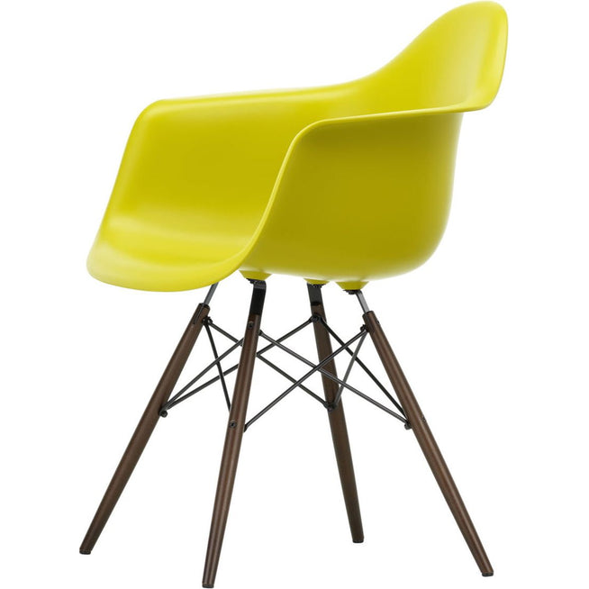 Photo of Eames Plastic Armchair Daw - 34 Mustard - Dark Maple - Matstolar - Charles & Ray Eames - Gul - Metall/trä/plast