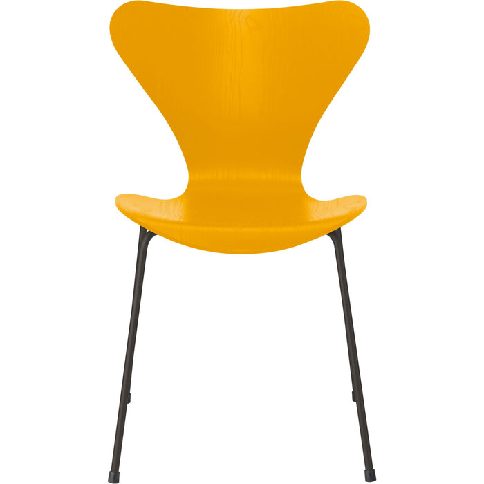 Photo of 3107 Seven, Coloured Ash, Venetian Red, Underframe Warm Graphite - Dining chairs - Arne Jacobsen - Red - Metal/wood