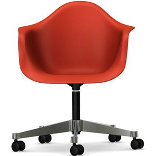 Photo of Eames Plastic Armchair Pacc - 03 Poppy Red - Castors Hard - Skrivbordsstolar - Charles & Ray Eames - Röd