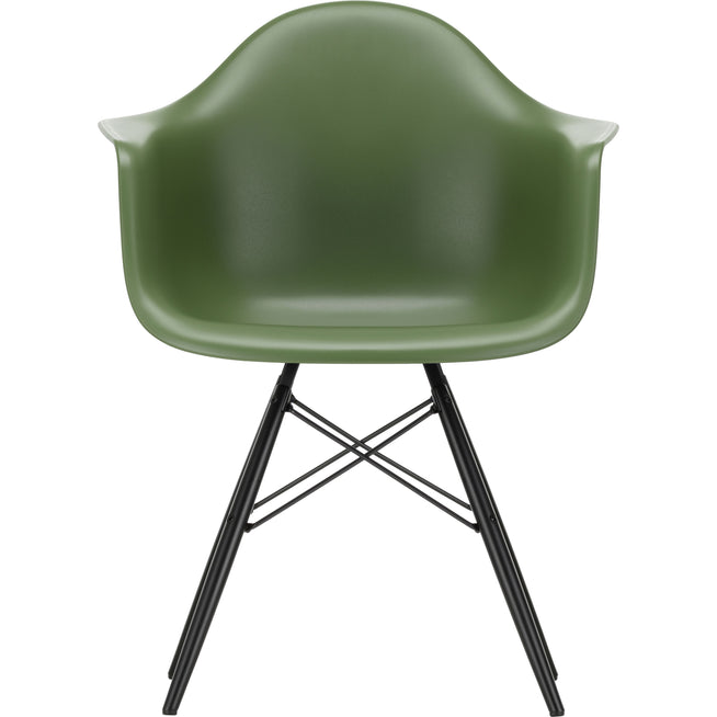 Photo of Eames Plastic Armchair Daw - 48 Forest - Black Maple - Matstolar - Charles & Ray Eames - Grön - Metall/trä/plast
