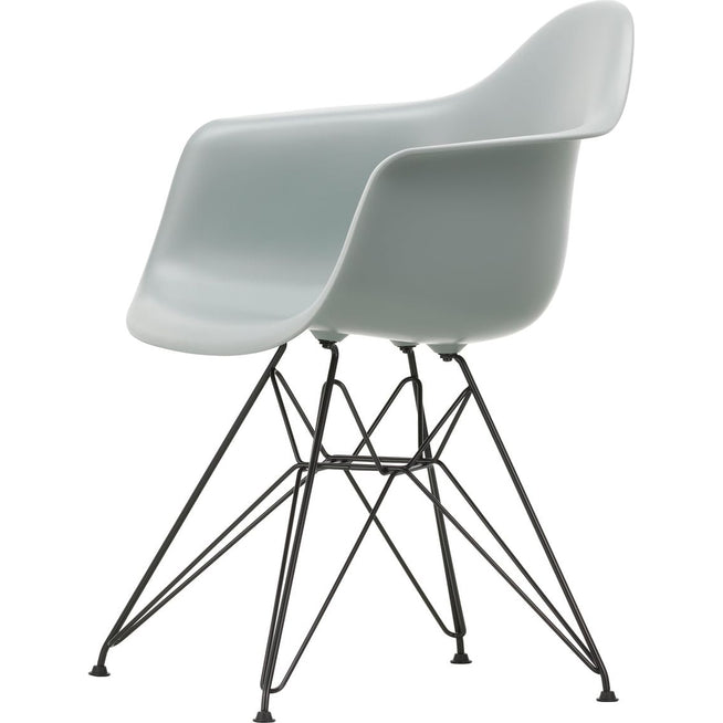 Photo of Eames Plastic Armchair Dar - 24 Light Grey - Basic Dark Base - Matstolar - Charles & Ray Eames - Grå - Metall/plast