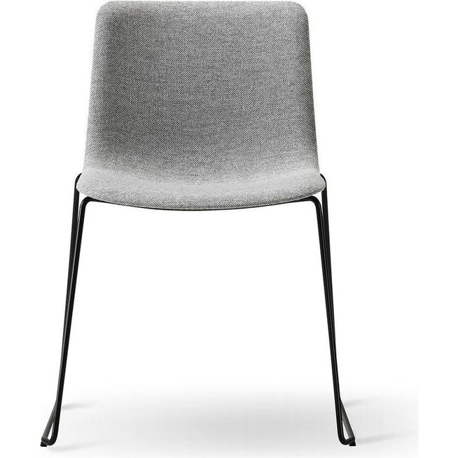 Photo of Pato Sledge Chair 4102 By Welling/ludvik - Full Upholstery - Spisebordsstol - Hallingdal 130 - W54,5 X D51,5 X H79,5 X Sh47,5 Cm