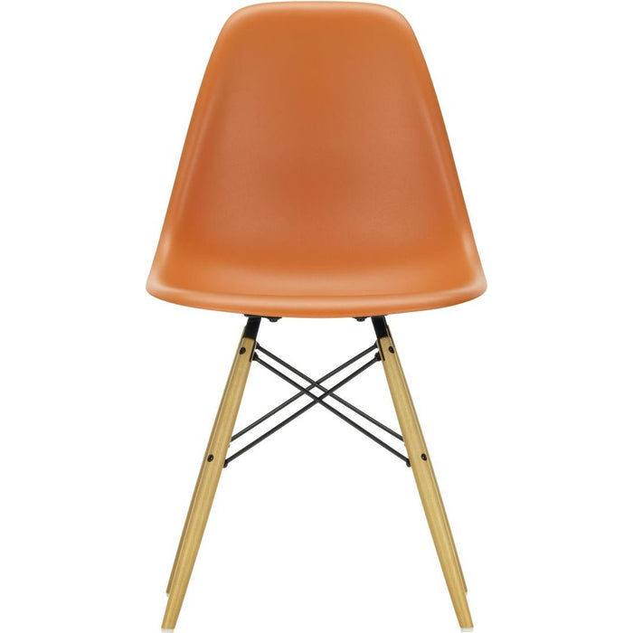 Eames Plastic Chair Dsw - 43 Rusty Orange - Golden Maple - Matstolar - Charles & Ray Eames - Orange - Metall/trä/plast