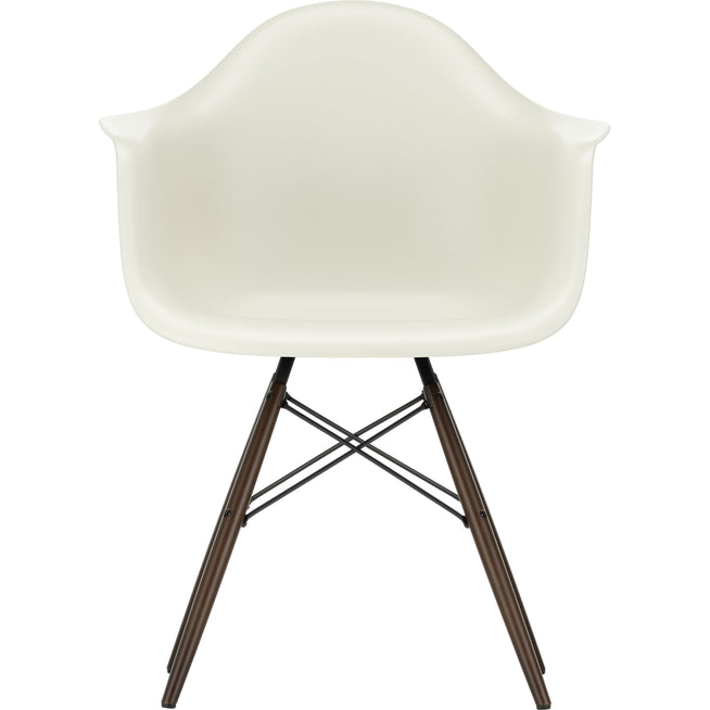 Photo of Eames Plastic Armchair Daw - 11 Pebble - Dark Maple - Matstolar - Charles & Ray Eames - Vit - Metall/trä/plast