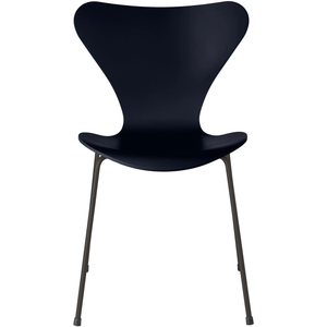 Photo of 3107 Seven, Coloured Ash, Venetian Red, Underframe Warm Graphite - Dining chairs - Arne Jacobsen - Red - Metal/wood