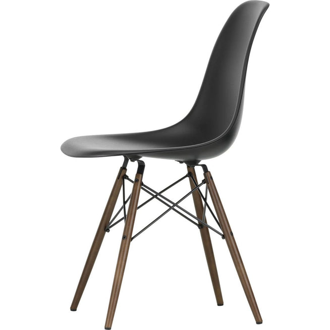 Photo of Eames Plastic Chair Dsw - 12 Deep Black - Dark Maple - Matstolar - Charles & Ray Eames - Svart - Metall/trä/plast