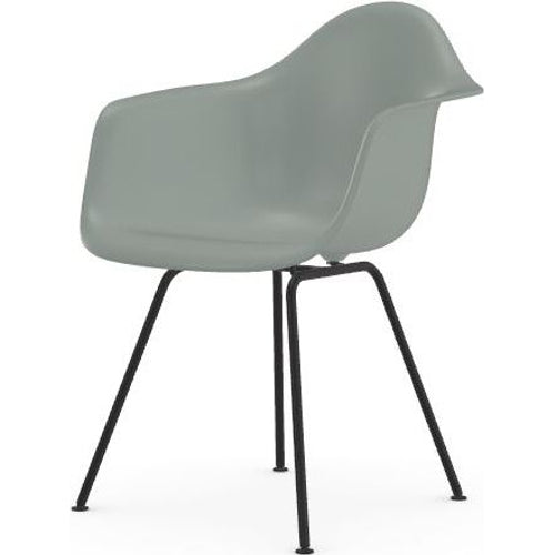 Photo of Eames Plastic Armchair Dax - 24 Light Grey - Basic Dark Base - Matstolar - Charles & Ray Eames - Grå - Metall/plast