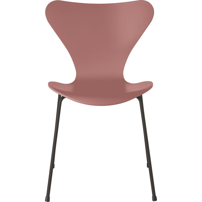 Photo of 3107 Seven, Coloured Ash, Venetian Red, Underframe Warm Graphite - Dining chairs - Arne Jacobsen - Red - Metal/wood