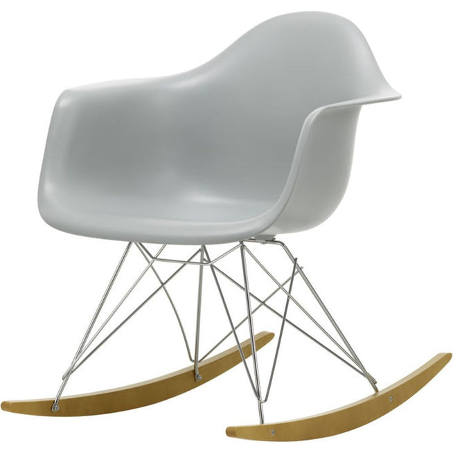 Photo of Eames Plastic Armchair Rar - 24 Light Grey - Chrome Base - Golden Maple - Matstolar - Charles & Ray Eames - Grå - Metall/trä/plast