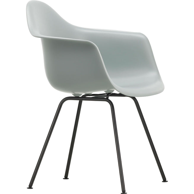 Photo of Eames Plastic Armchair Dax - 24 Light Grey - Basic Dark Base - Matstolar - Charles & Ray Eames - Grå - Metall/plast