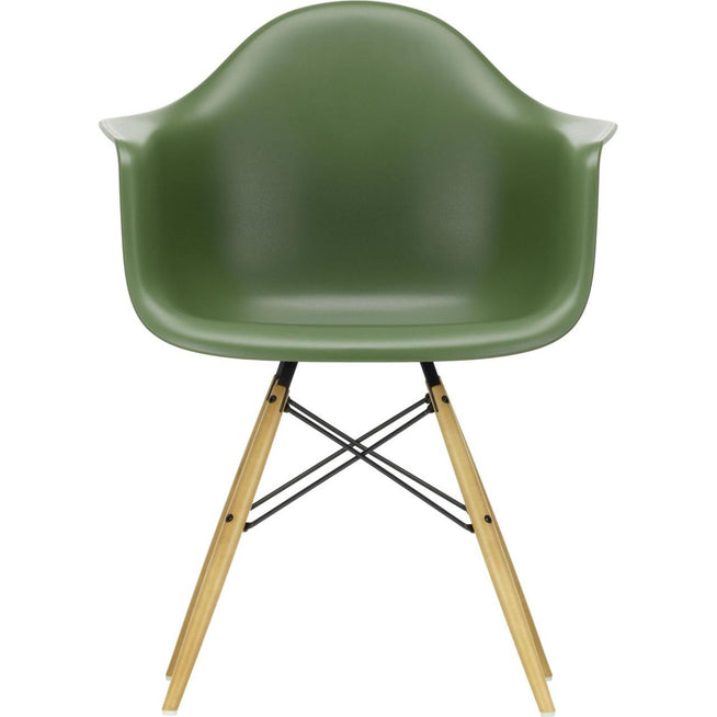 Photo of Eames Plastic Armchair Daw - 48 Forest - Golden Maple - Matstolar - Charles & Ray Eames - Grön - Metall/trä/plast