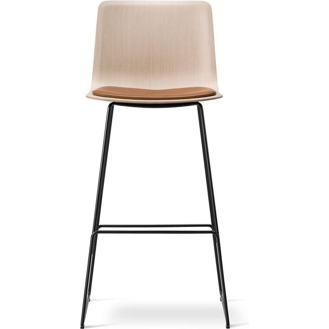 Photo of Pato Sledge Barstool 4301 By Welling/ludvik - Seat Upholstery - Barstol - Sand/vegeta 91 Natural - W47 X D50 X H97 X Sh66 Cm