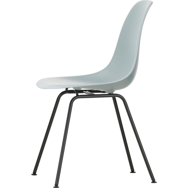 Photo of Eames Plastic Chair Dsx - 24 Light Grey - Basic Dark Base - Matstolar - Charles & Ray Eames - Grå - Metall/plast