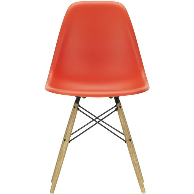 Photo of Eames Plastic Chair Dsw - 03 Poppy Red - Ash Honey Tone - Matstolar - Charles & Ray Eames - Röd - Metall/trä/plast