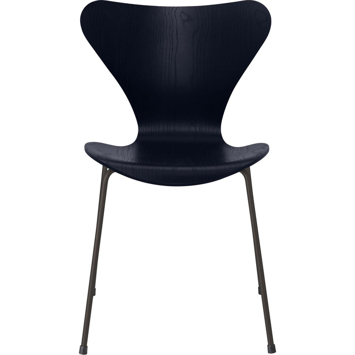 Photo of 3107 Seven, Coloured Ash, Venetian Red, Underframe Warm Graphite - Dining chairs - Arne Jacobsen - Red - Metal/wood