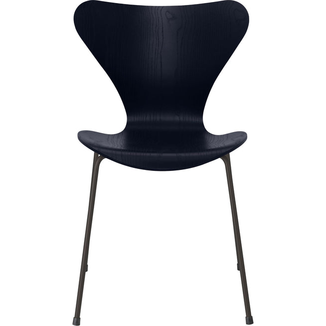 Photo of 3107 Seven, Coloured Ash, Venetian Red, Underframe Warm Graphite - Dining chairs - Arne Jacobsen - Red - Metal/wood