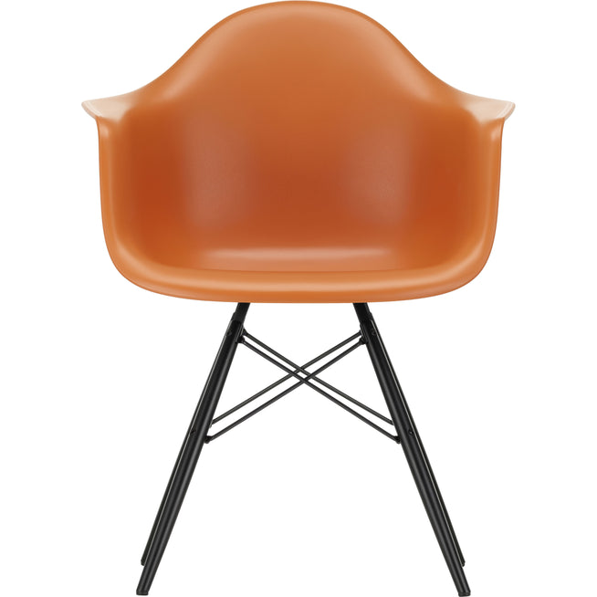 Photo of Eames Plastic Armchair Daw - 43 Rusty Orange - Black Maple - Matstolar - Charles & Ray Eames - Orange - Metall/trä/plast