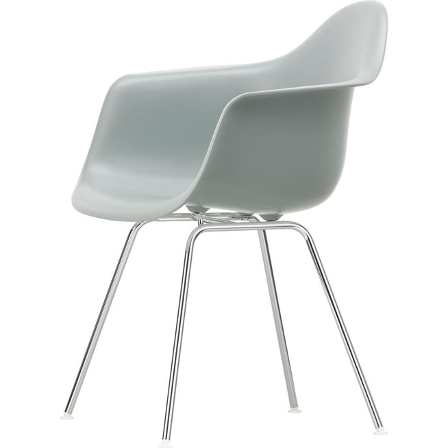 Photo of Eames Plastic Armchair Dax - 24 Light Grey - Chrome Base - Matstolar - Charles & Ray Eames - Grå - Metall/plast
