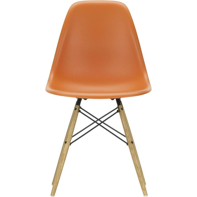 Photo of Eames Plastic Chair Dsw - 43 Rusty Orange - Ash Honey Tone - Matstolar - Charles & Ray Eames - Orange - Metall/trä/plast