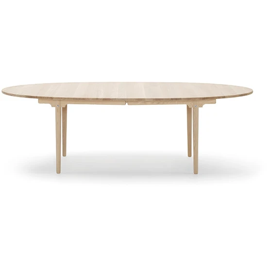 Photo of Ch339 dining table from Carl Hansen & Søn (beech, lacquer, pull-out for