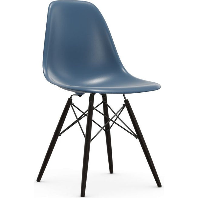 Photo of Eames Plastic Chair Dsw - 23 Ice Grey - Black Maple - Matstolar - Charles & Ray Eames - Grå - Metall/trä/plast