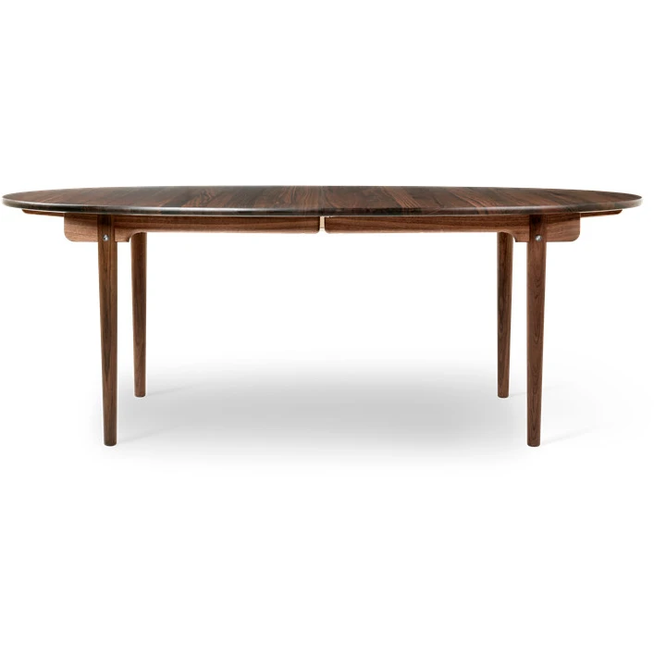 Photo of Ch339 dining table from Carl Hansen & Søn (walnut, lacquer, pull-out for