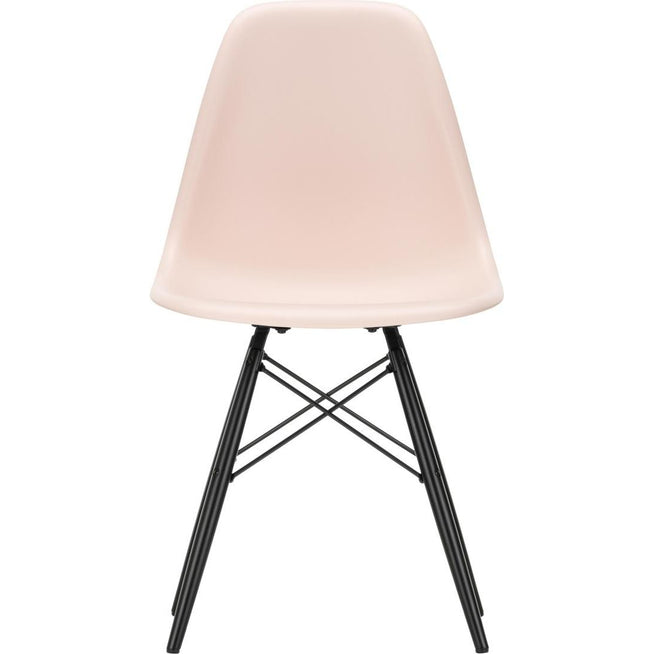 Photo of Eames Plastic Chair Dsw - 41 Pale Rose - Black Maple - Matstolar - Charles & Ray Eames - Rosa - Metall/trä/plast