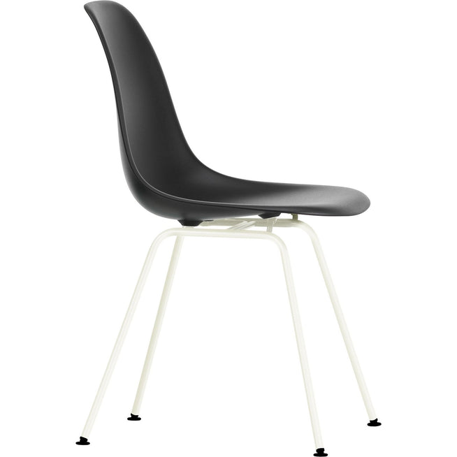 Photo of Eames Plastic Chair Dsx - 12 Deep Black - White Base - Matstolar - Charles & Ray Eames - Svart - Metall/plast