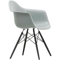 Eames Plastic Armchair Daw - 24 Light Grey - Black Maple - Matstolar - Charles & Ray Eames - Grå - Metall/trä/plast