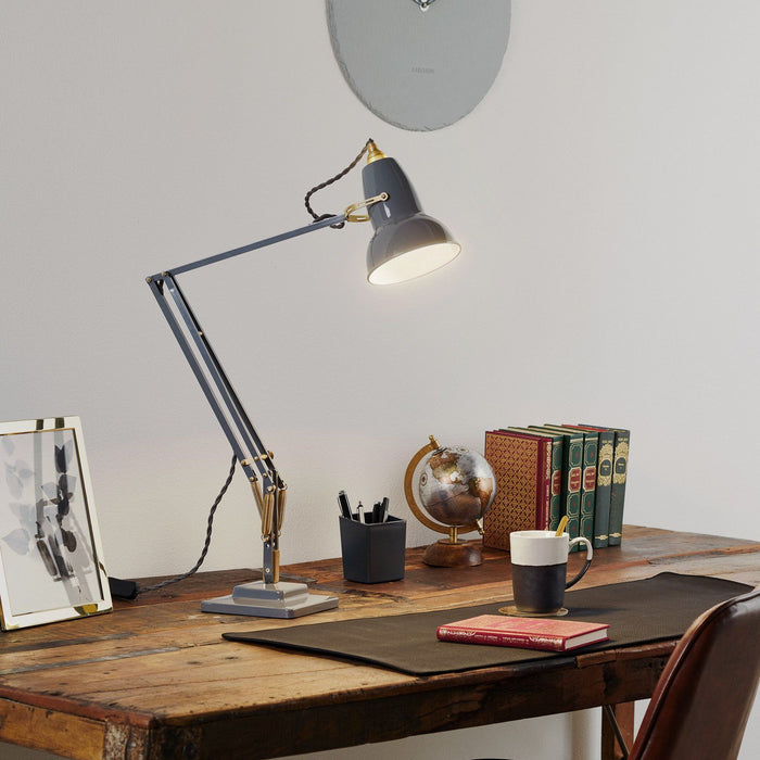 Photo of Original 1227 Brass Desk Lamp Elephant Grey - Bordslampor - George Carwardine - Grå