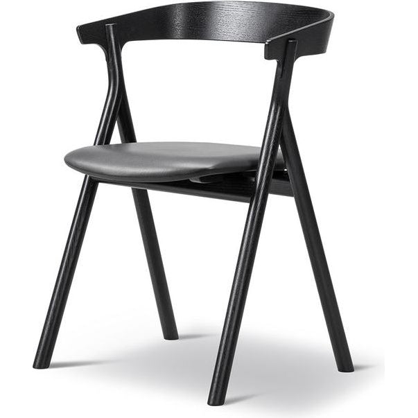 Photo of Yksi Chair 3341 - Dining Chair - Primo 88 Black / Black Lacquered Oak - W53,5 X D48,5 X H76 X Sh44,5 Cm
