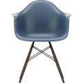 Eames Plastic Armchair Daw - 83 Sea Blue - Dark Maple - Matstolar - Charles & Ray Eames - Blå - Metall/trä/plast