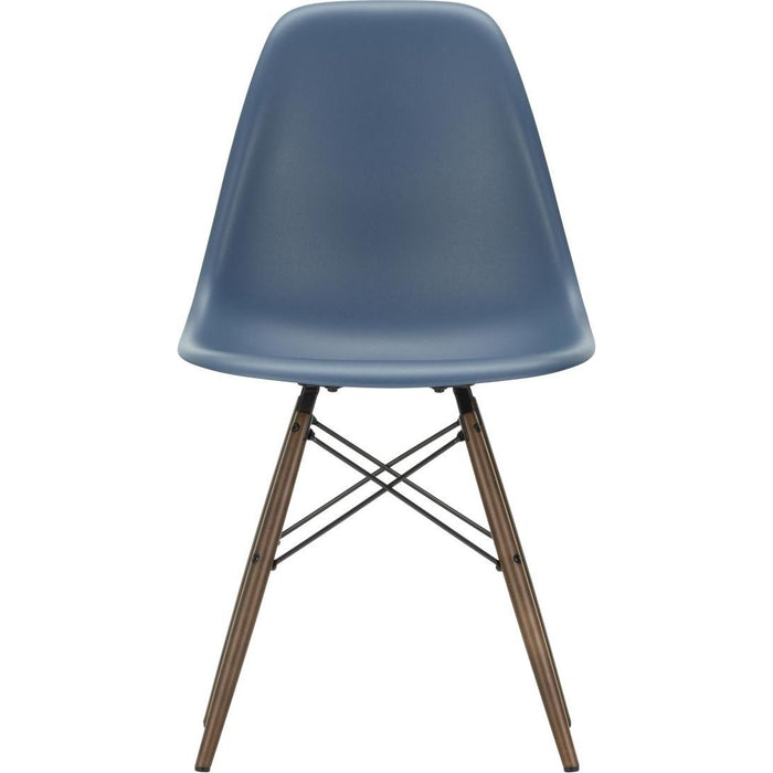 Eames Plastic Chair Dsw - 83 Sea Blue - Dark Maple - Matstolar - Charles & Ray Eames - Blå - Metall/trä/plast